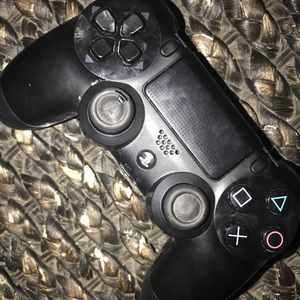 PS4 controller
